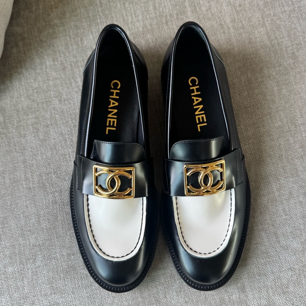 CHANEL Loafers *BRAND NEW* size 39